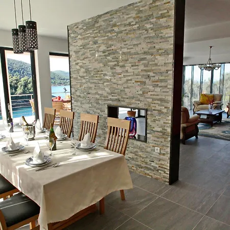 Hera Korcula, Special One, Pool, Right On The Sea,parking, 8 People Vila Cara